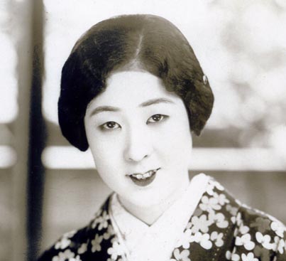 Mizutani Yaeko 水谷八重子, Japanese actress, example of yaeba 八重歯.